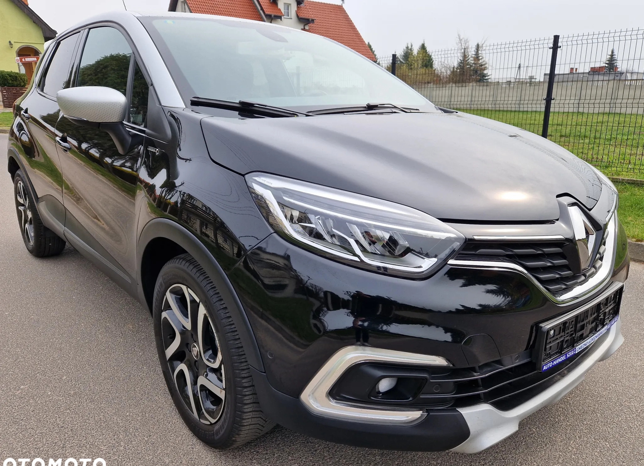 Renault Captur cena 55900 przebieg: 65000, rok produkcji 2017 z Gniezno małe 667